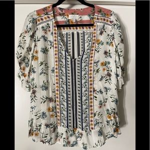 Lucky Brand White/gold floral top with ruffled bottom and sleeves